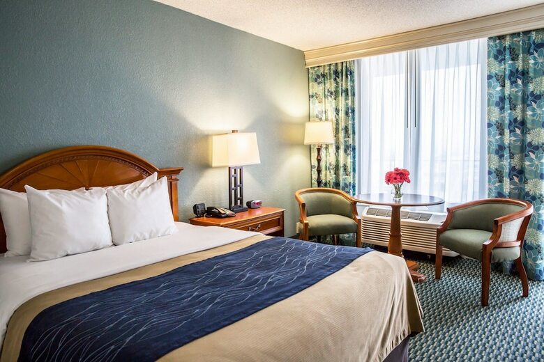 Hotel Comfort Inn On The Ocean