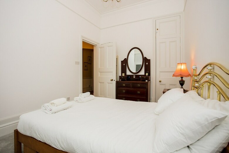 2 Bedroom Apartment In Westminister