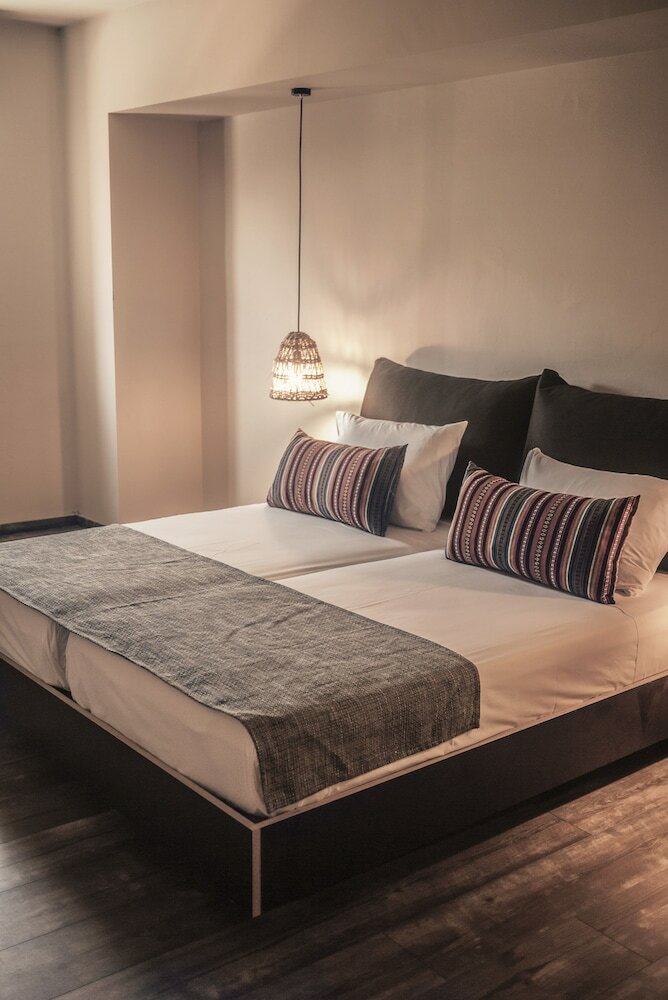 The Z Club - New Generation Hotel
