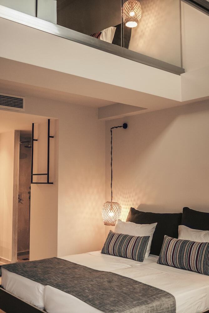 The Z Club - New Generation Hotel