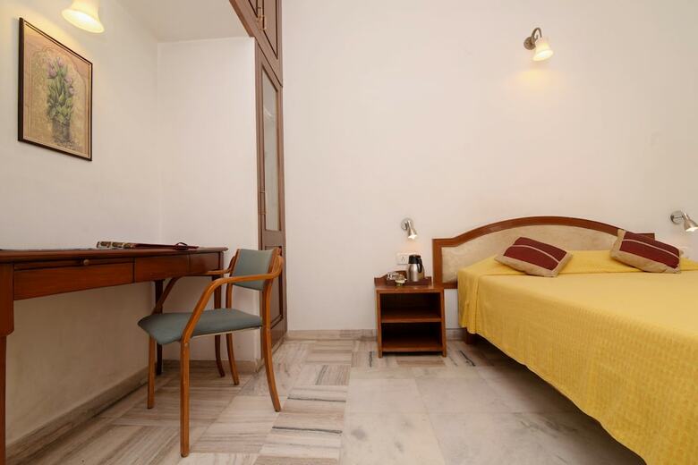 Hotel Girisadan Homestay