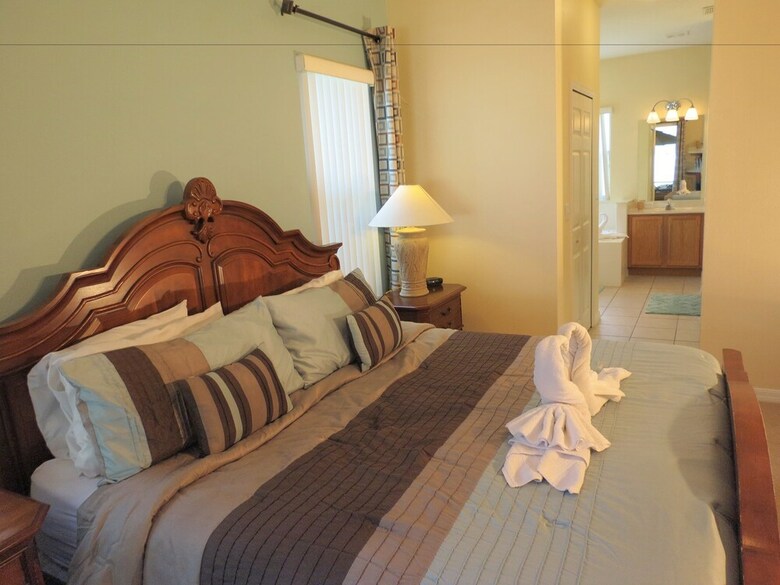 Davenport Area Pool Homes By Sunny Ovh