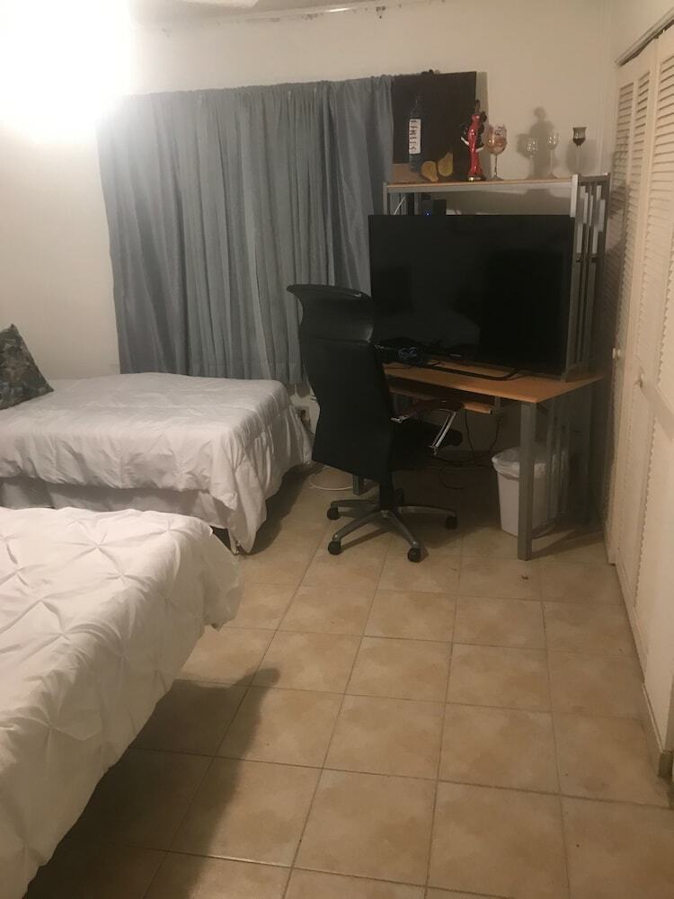 Apartamentos Shopping Restaurants Nightlife Beach