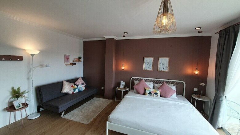 Hotel Thira House