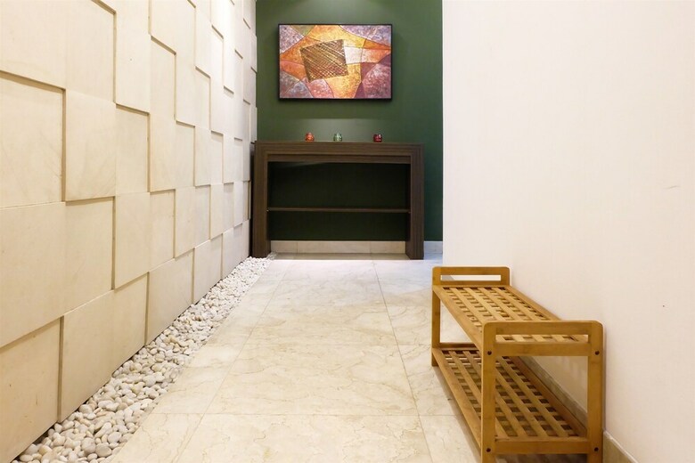 2 Bedroom Park Royale Apartment By Travelio
