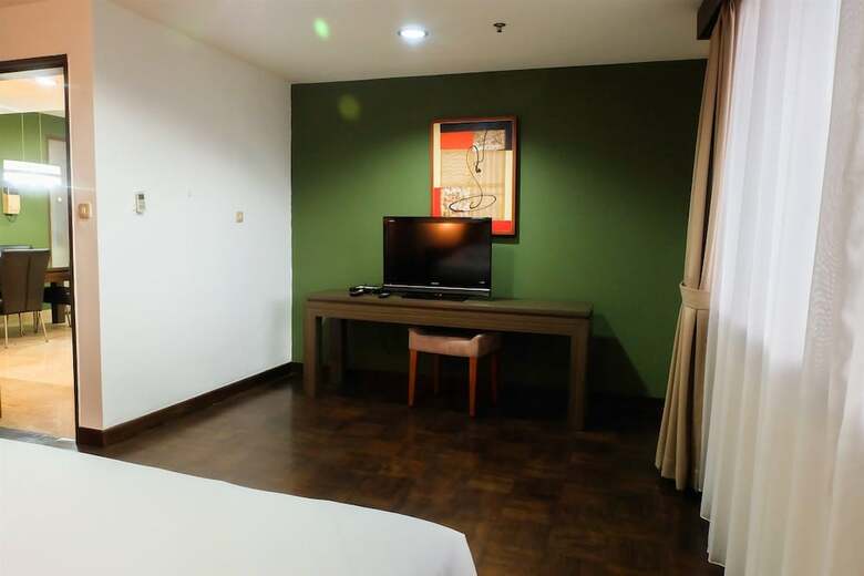2 Bedroom Park Royale Apartment By Travelio