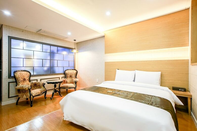 Cygnus Hotel