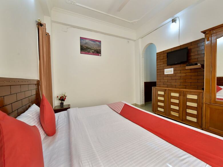 Hotel Oyo 12825 Omkara Homestay