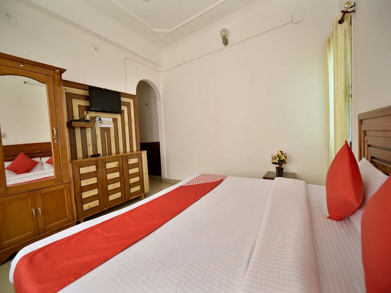 Hotel Oyo 12825 Omkara Homestay