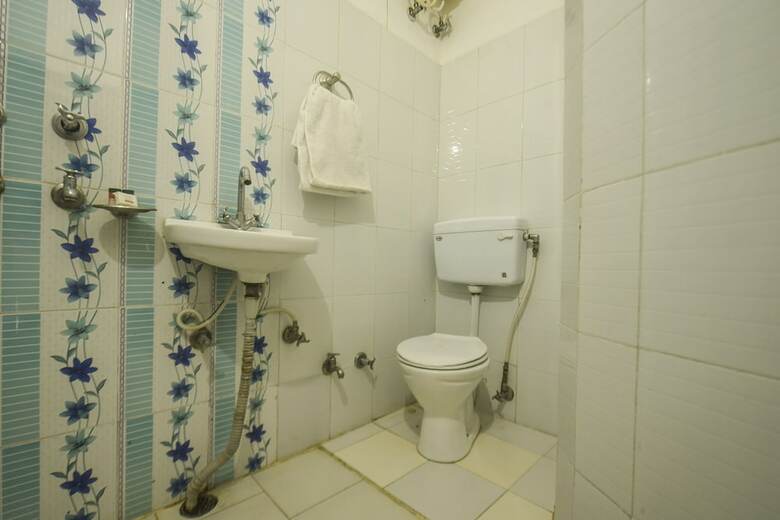 Hotel Oyo 12825 Omkara Homestay