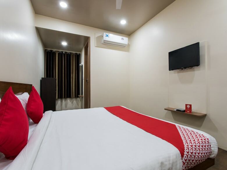 Oyo 11929 Hotel Ridhi Sidhi