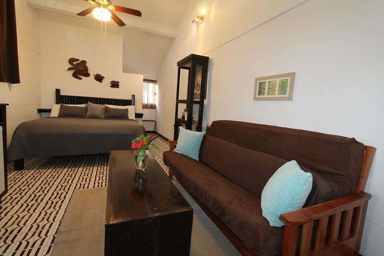 Parham Plaza Hotel
