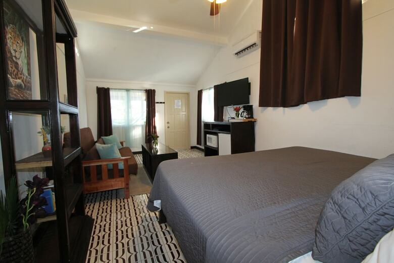 Parham Plaza Hotel