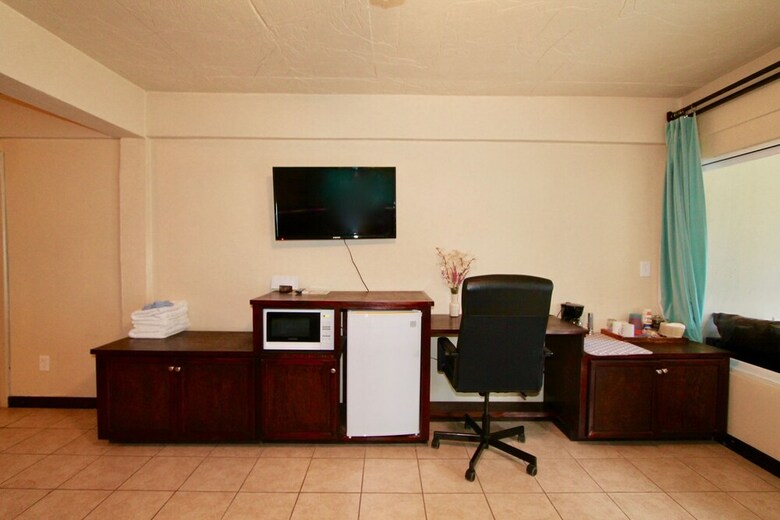 Parham Plaza Hotel