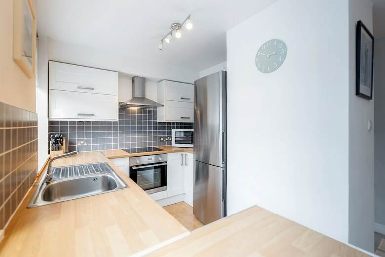 Putney Court - 1 Bed Apartment By Basetogo