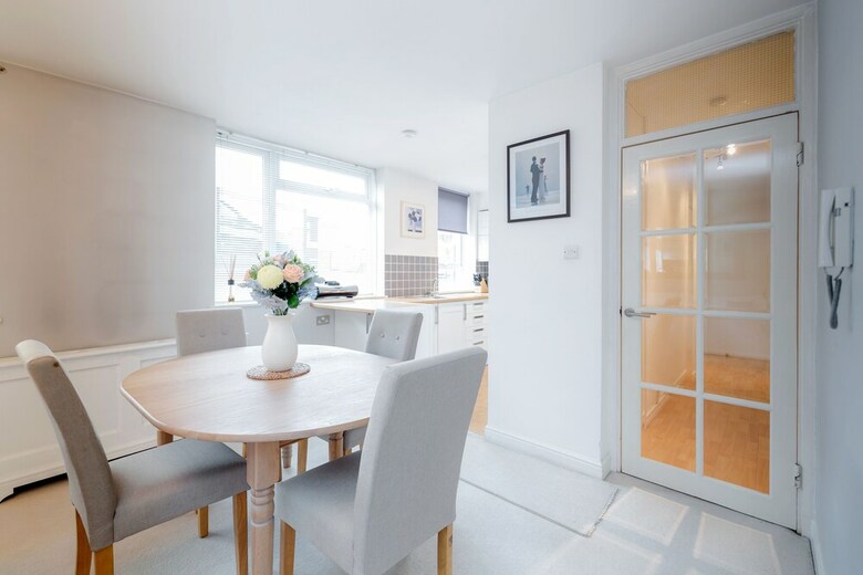 Putney Court - 1 Bed Apartment By Basetogo