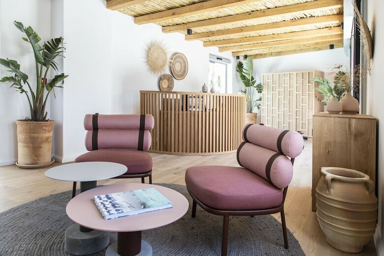 Adorno Beach Hotel & Suites