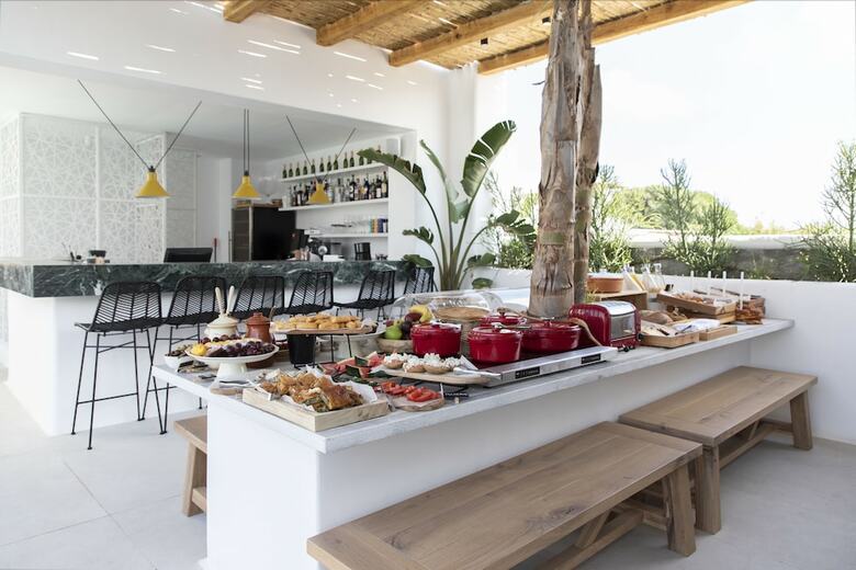 Adorno Beach Hotel & Suites