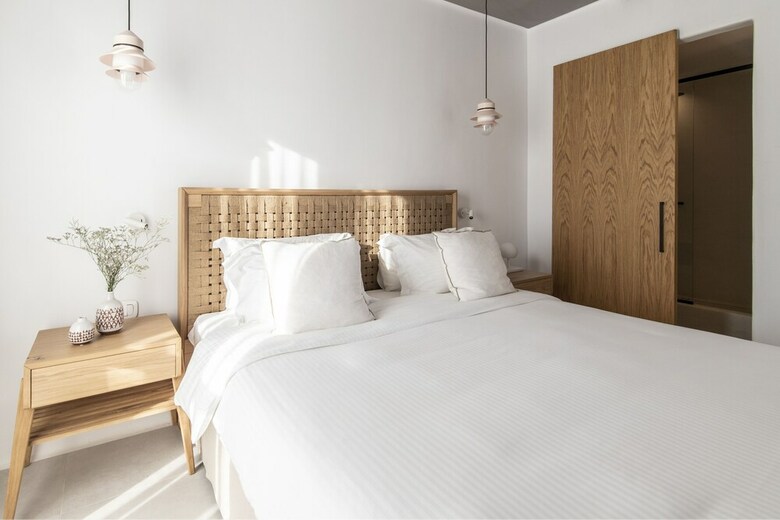 Adorno Beach Hotel & Suites