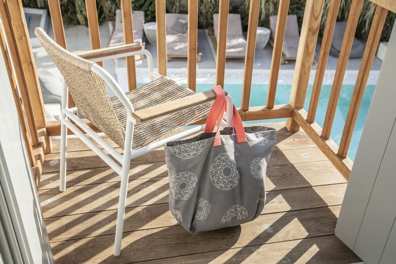 Adorno Beach Hotel & Suites