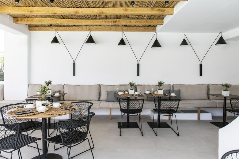 Adorno Beach Hotel & Suites