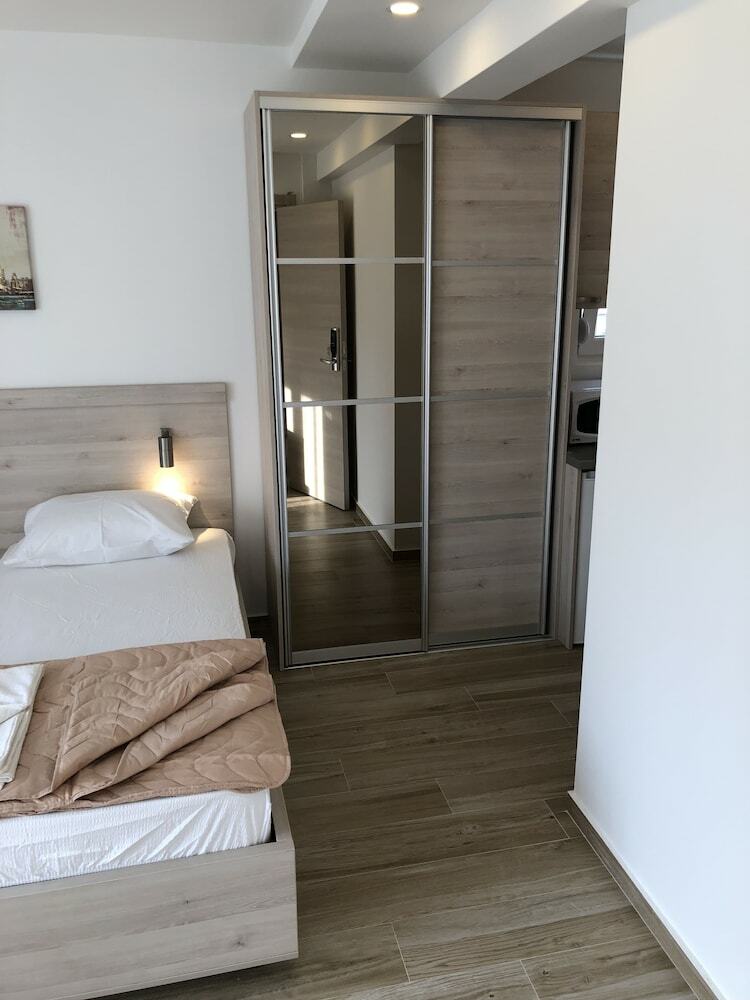 Aparthotel Almare Apartments  Budva