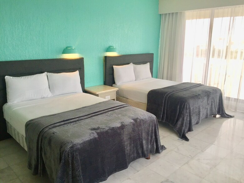 Ocean Front Condo In Hotel Zone