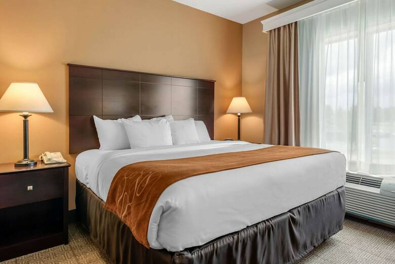 Hotel Comfort Suites Near Route 66
