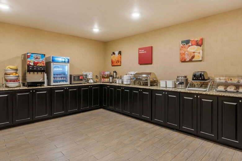 Hotel Comfort Suites Near Route 66