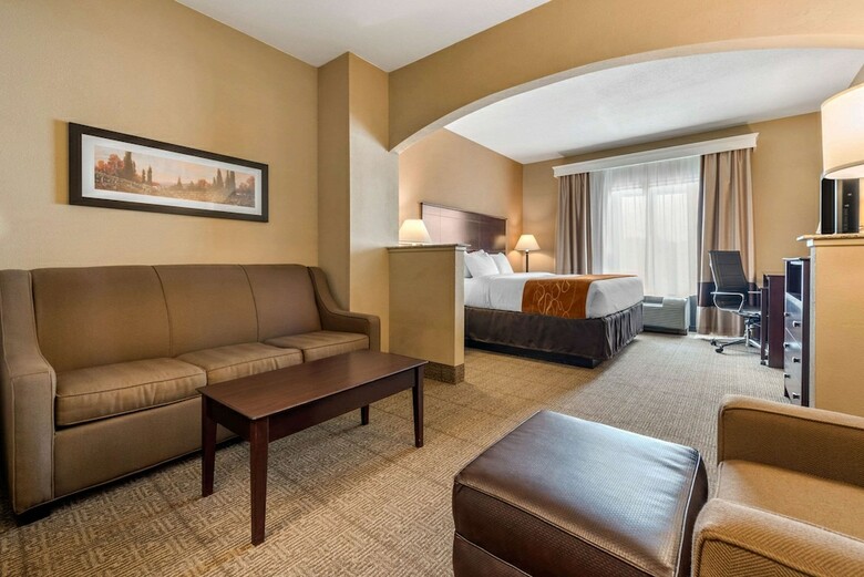Hotel Comfort Suites Near Route 66