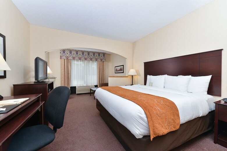 Hotel Comfort Suites Near Route 66