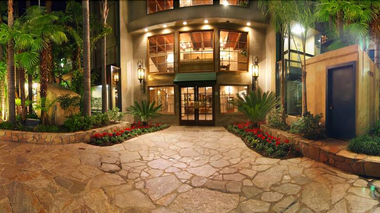 Vanllee Hotel And Suites