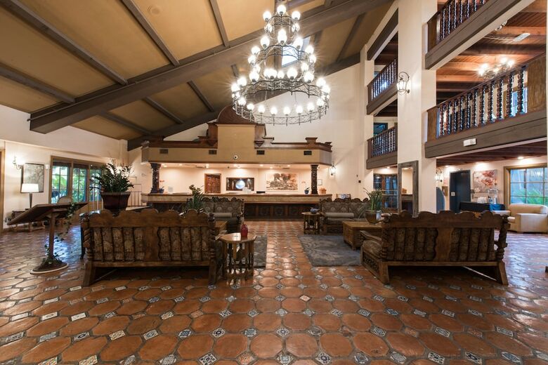 Vanllee Hotel And Suites
