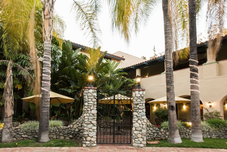 Vanllee Hotel And Suites