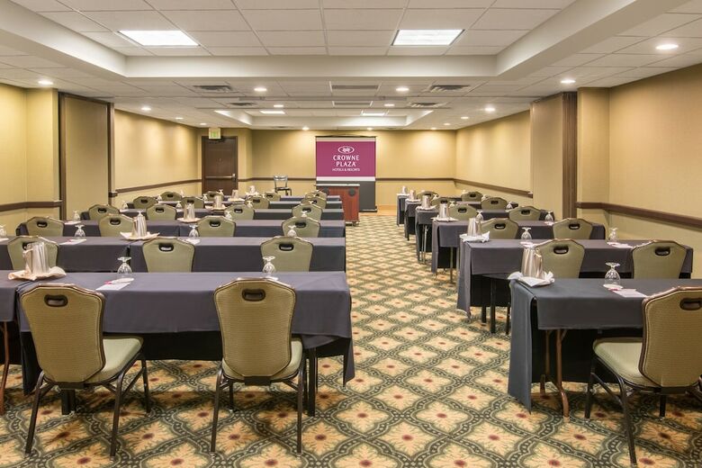 Hotel Crowne Plaza Indianapolis Airport