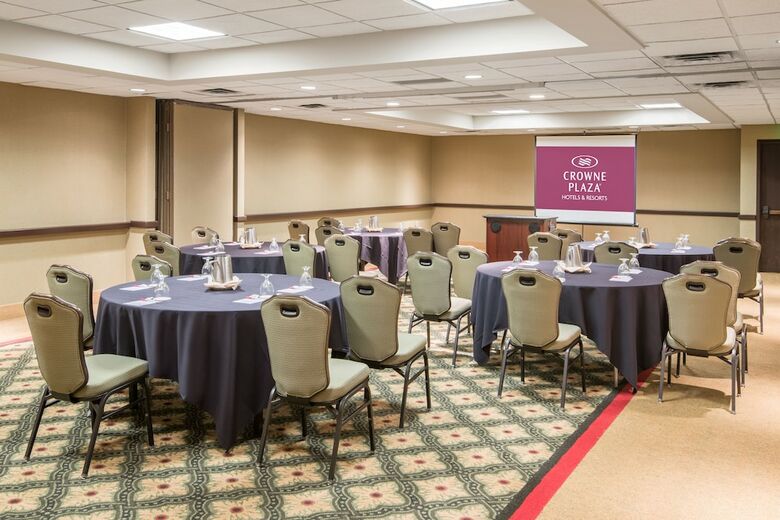 Hotel Crowne Plaza Indianapolis Airport