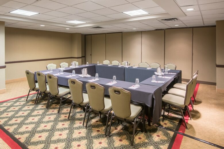 Hotel Crowne Plaza Indianapolis Airport