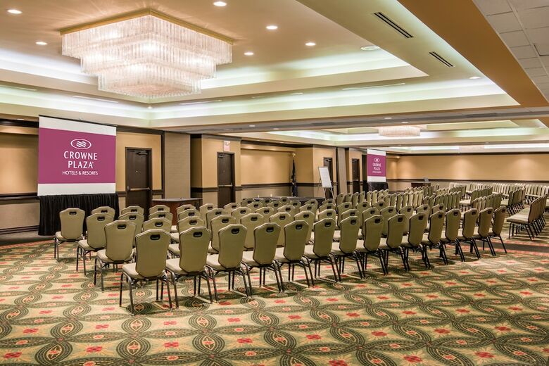 Hotel Crowne Plaza Indianapolis Airport