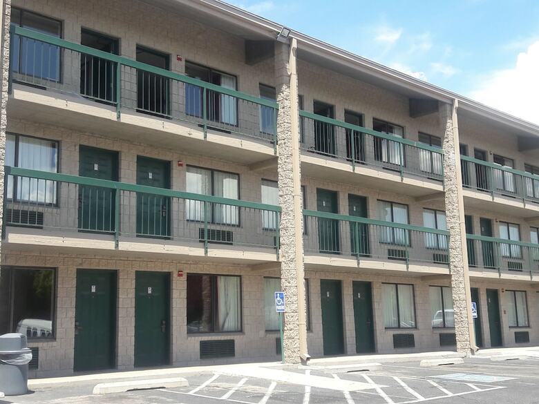 Hotel Ramada By Wyndham Albuquerque Airport