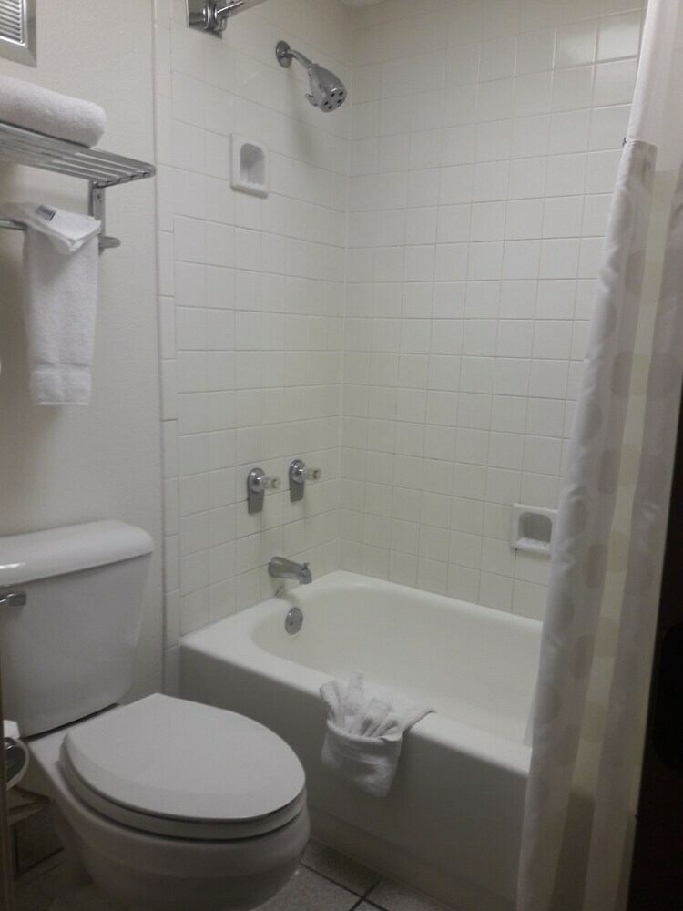 Hotel Ramada By Wyndham Albuquerque Airport