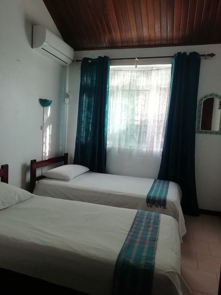 Villa La Joliette Bungalow - Opposite Pereybere Beach