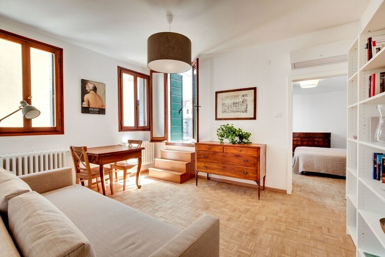 Santo Stefano Accademia Apartment Venice
