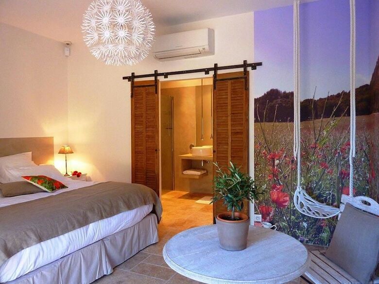 Hotel Chambres D'h�te Les Mazets Du Luberon