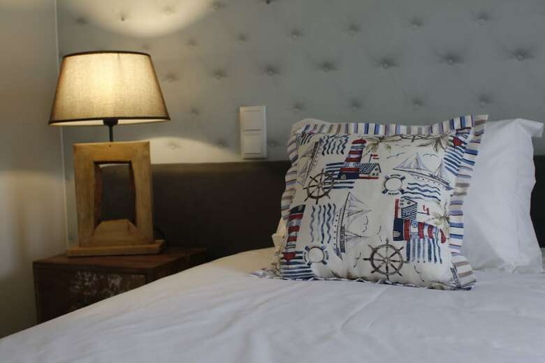 Hostal Royal Beach Hostel & Suites