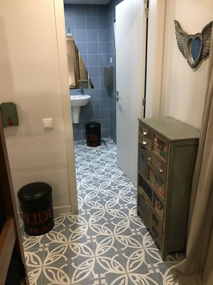 Hostal Royal Beach Hostel & Suites
