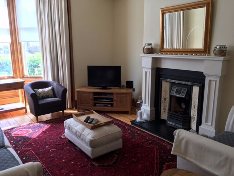 South Edinburgh 3 Bedroom Apartment With Garden