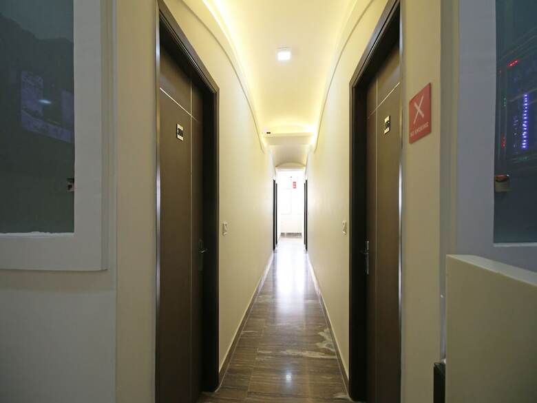 Oyo 393 Hotel Rk Grand Inn