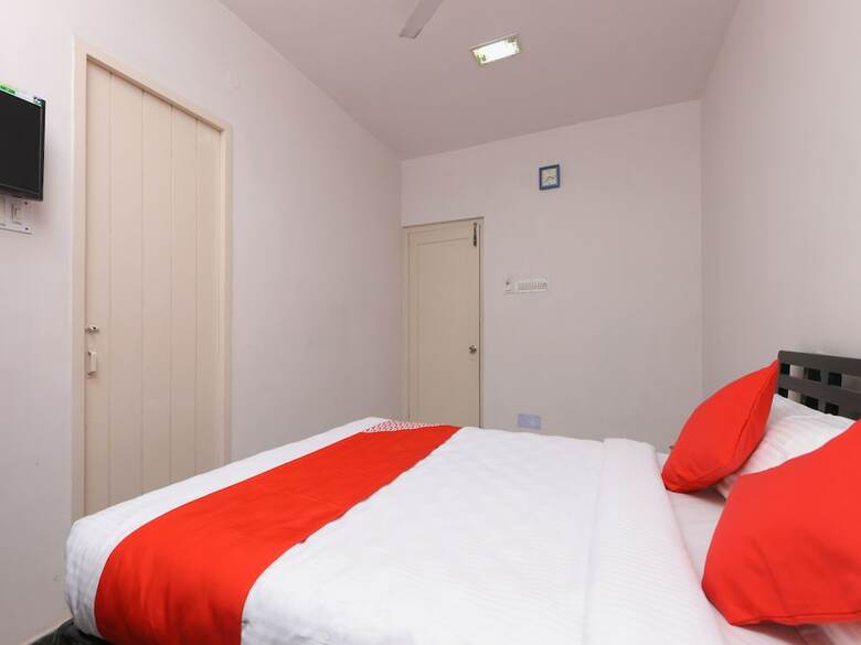 Hotel Oyo 11661 Krishna Park