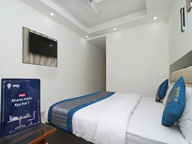 Oyo 11633 Hotel Sweet Palace