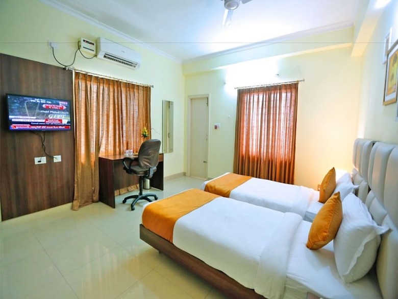 Hotel Cyber Heights